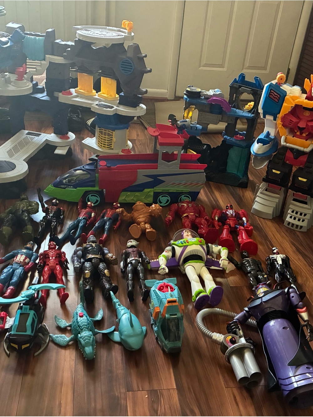 Action Figure Toy Bundle - Picture 4 of 4